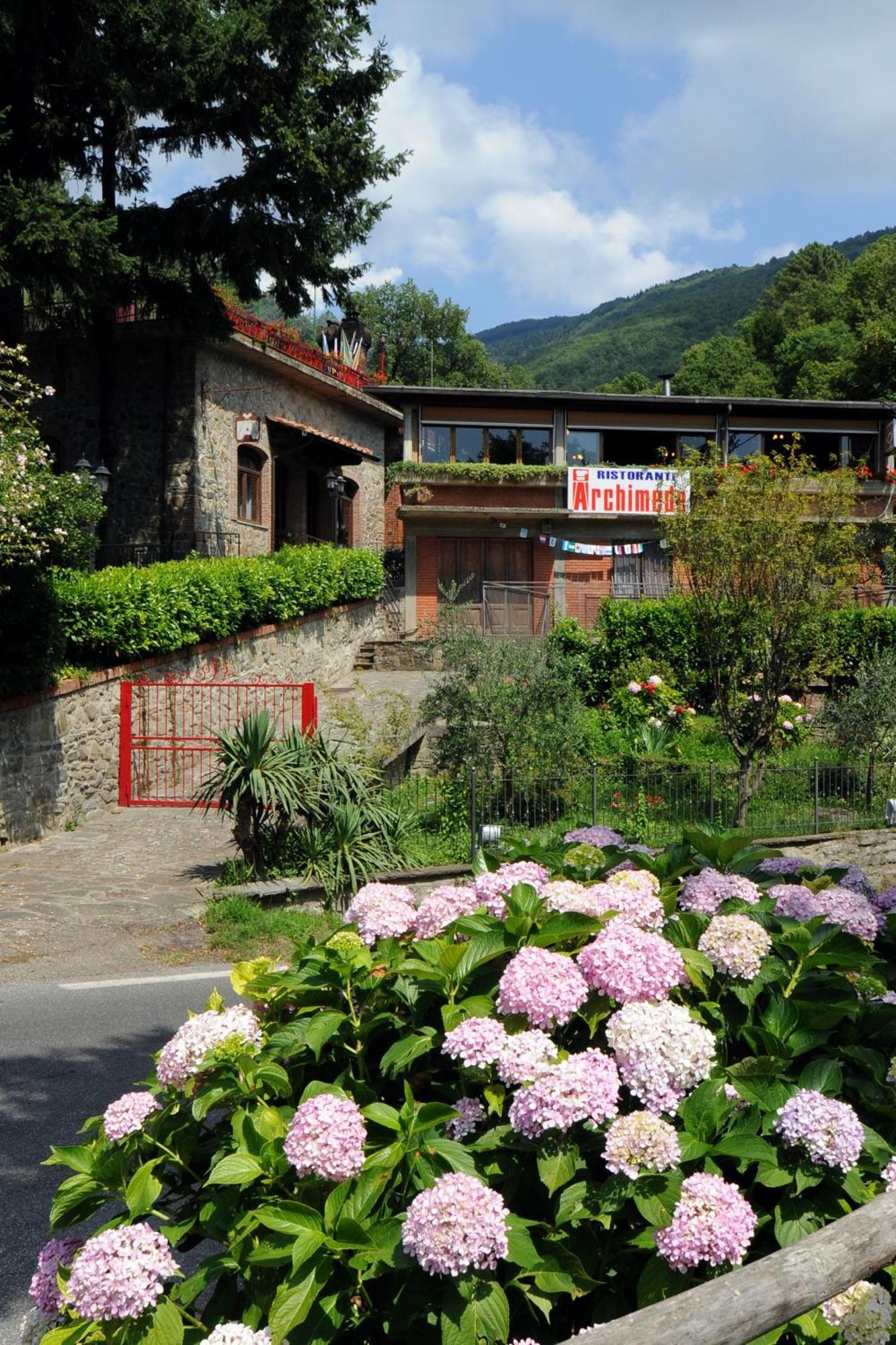 Hotel Archimede Реджело Екстериор снимка